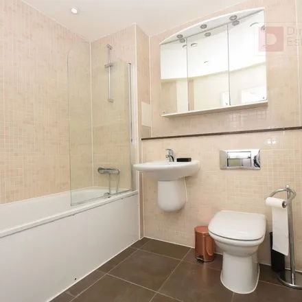 Rent this 3 bed apartment on 34 Swedenborg Gardens in London, E1 0EU