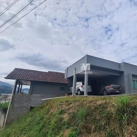 Rent this 4 bed house on Rua José Winter in Nova Brasília, Brusque - SC