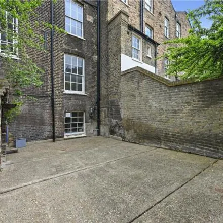 Image 4 - 57 Philpot Street, St. George in the East, London, E1 2DP, United Kingdom - Townhouse for sale