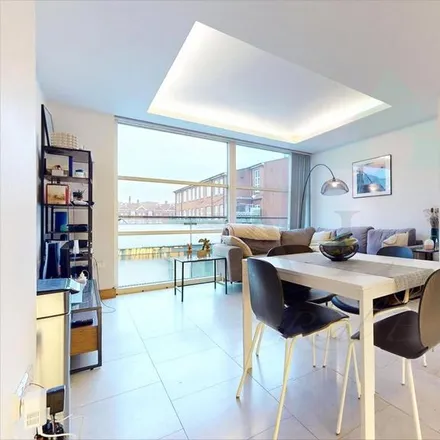 Rent this 2 bed apartment on 42 Bell Street in London, NW1 5BU