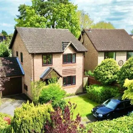 Buy this 4 bed house on Heather Close in Finchampstead, RG40 4PX