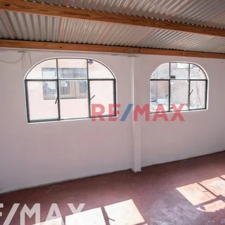 Rent this 3 bed house on Servicio Electrico Automotriz in Avenida Caminos del Inca, Chorrillos
