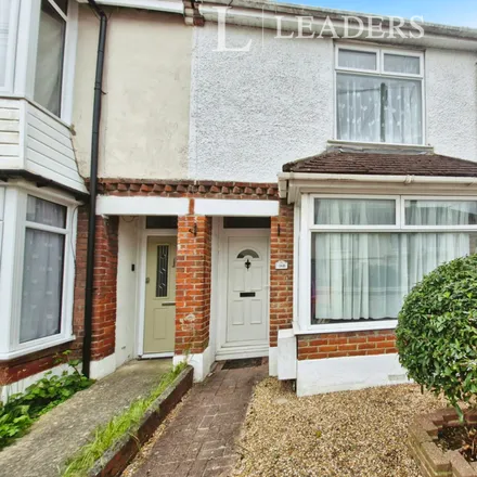 Rent this 4 bed townhouse on 176 Chamberlayne Road in Eastleigh, SO50 5JH