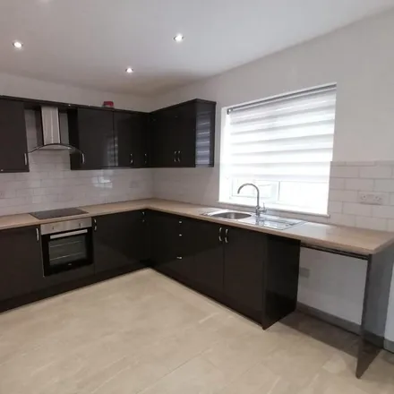 Rent this 3 bed townhouse on Garside Street in Worksop, S80 2DD