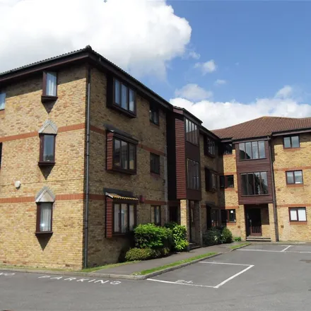 Image 3 - St Georges Close, Horley, RH6 9HX, United Kingdom - Apartment for rent