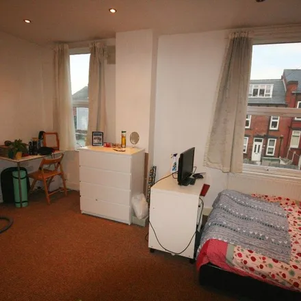 Image 6 - Martin Terrace, Leeds, LS4 2JY, United Kingdom - Apartment for rent