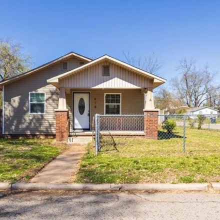Buy this 3 bed house on 1087 East Whitaker Street in Shawnee, OK 74801