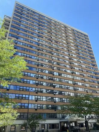 Rent this 2 bed condo on Sheridan Towers in 6030 North Sheridan Road, Chicago