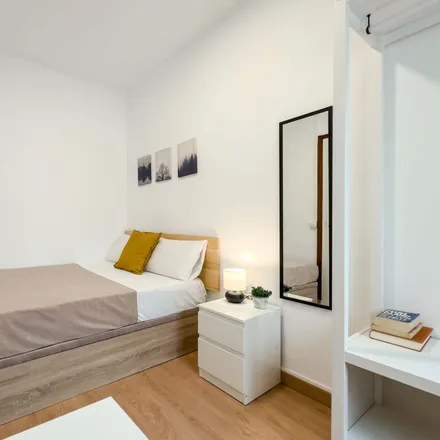 Rent this 7 bed room on Departament d'Empresa i Coneixement de la Generalitat de Catalunya in Passeig de Gràcia, 105