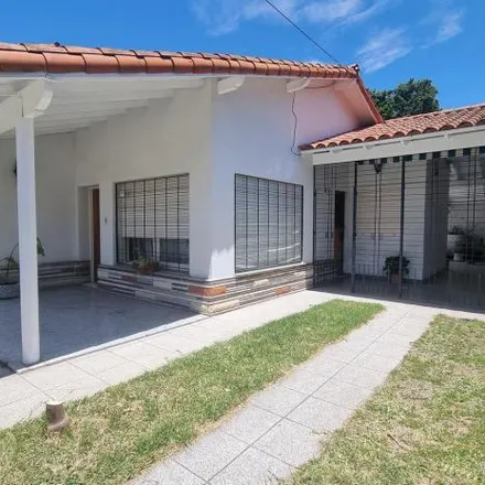 Buy this 2 bed house on Miguel de Unamuno in Quilmes Oeste, Quilmes