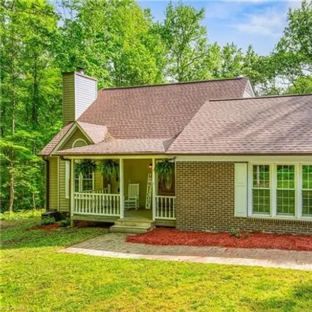 Image 4 - 1413 Wiley Lewis Road, Greensboro, NC 27406, USA - House for sale