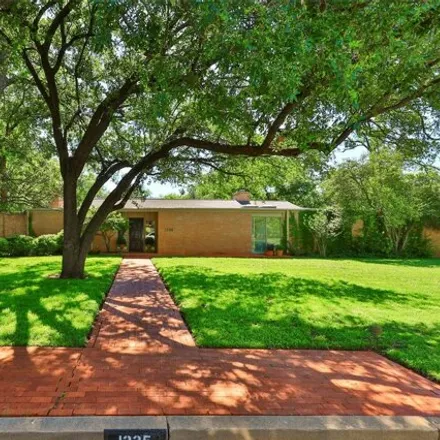 Buy this 3 bed house on 1325 Sylvan Dr in Abilene, Texas
