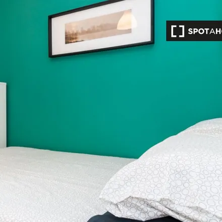 Rent this 5 bed room on Via Ettore Bugatti in 8, 20142 Milan MI