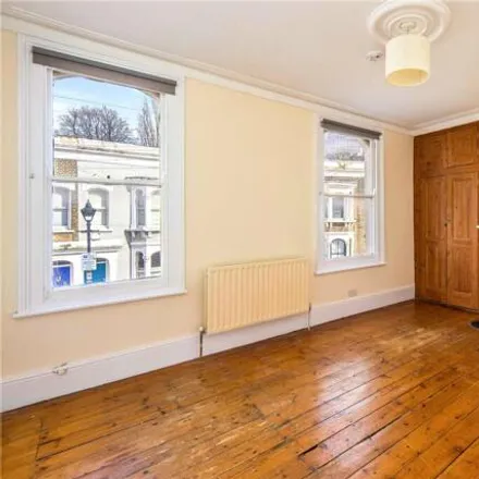 Image 6 - 13 Lockhart Street, Bromley-by-Bow, London, E3 4BL, United Kingdom - Townhouse for rent