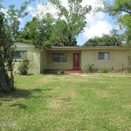 Rent this 3 bed house on 523 S Bonita Ave in Panama City, Florida