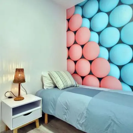 Rent this 3 bed apartment on Carrer de les Illes Canàries in 40, 46023 Valencia