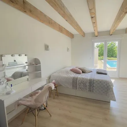 Rent this 4 bed house on Vallon-Pont-d'Arc in Rue de la Bibliothèque, 07150 Vallon-Pont-d'Arc