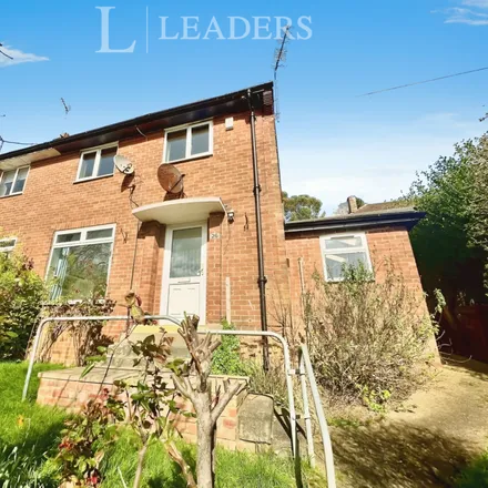 Rent this 2 bed duplex on Lincombe Rise in Leeds, LS8 1QH
