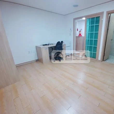 Rent this studio apartment on 서울특별시 광진구 중곡동 129-4