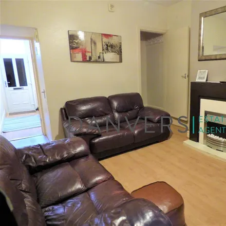 Rent this 4 bed townhouse on Clarendon Street in Leicester, LE2 7FG
