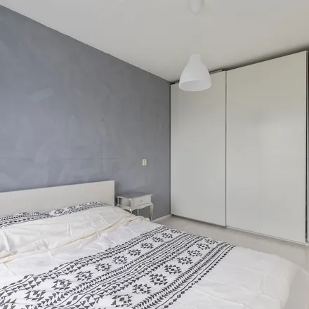 Rent this 2 bed apartment on Trekpleister in Korte Promenade 16, 1315 HN Almere