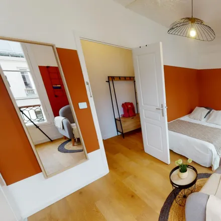 Rent this 4 bed room on 39 Rue d'Amsterdam in 75008 Paris, France