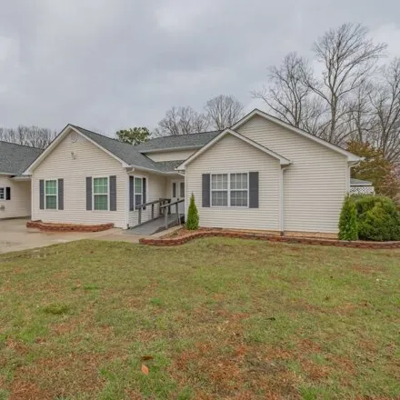 Image 2 - Lowndes Airport, B Js Landing, Lakeside Estates, Franklin County, TN 37330, USA - House for sale