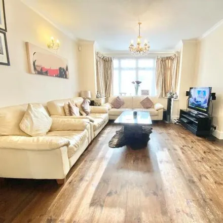 Image 5 - 55 Windsor Drive, London, EN4 8UE, United Kingdom - Duplex for sale