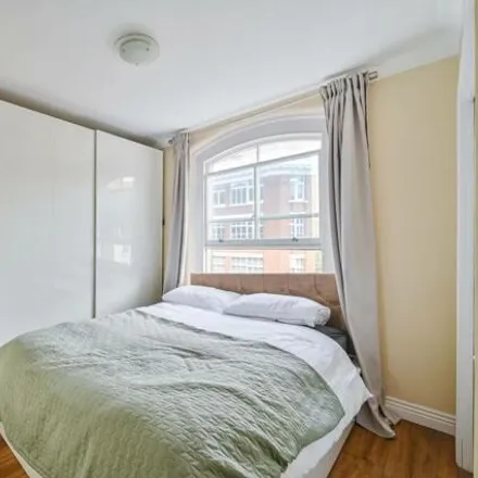Image 3 - 5 Hayward's Place, London, EC1V 4LS, United Kingdom - Apartment for sale