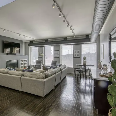 Rent this 5 bed condo on Chicago