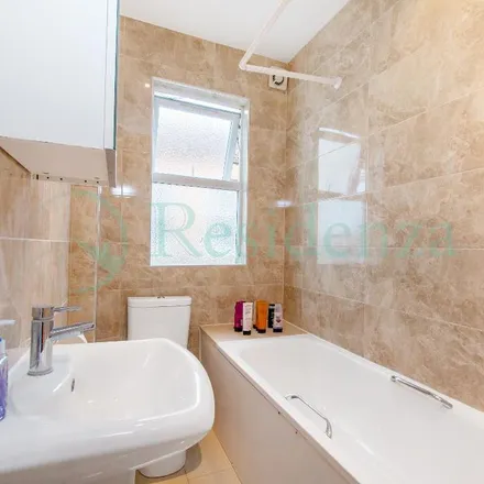 Image 3 - Gassiot Road, London, SW17 8HG, United Kingdom - Townhouse for rent
