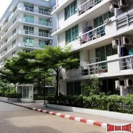 Rent this 3 bed apartment on unnamed road in Khlong Toei District, Bangkok 12060