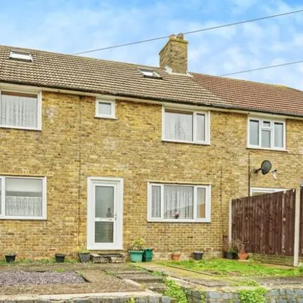 Buy this 5 bed townhouse on Pilgrims Way in River, CT16 2DF