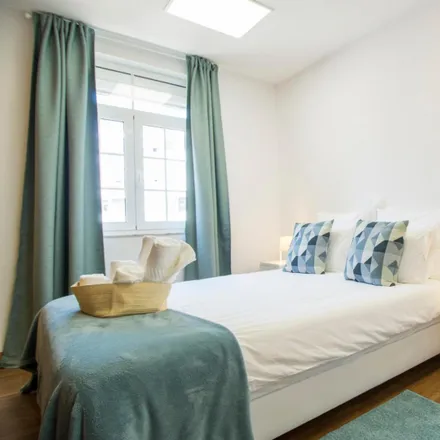 Rent this 3 bed room on HF Tuela Ala Sul in Rua Arquitecto Marques da Silva 166, 4150-483 Porto