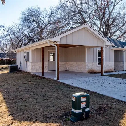 Rent this 3 bed house on 806 East 12th Street in Bonham, TX 75418