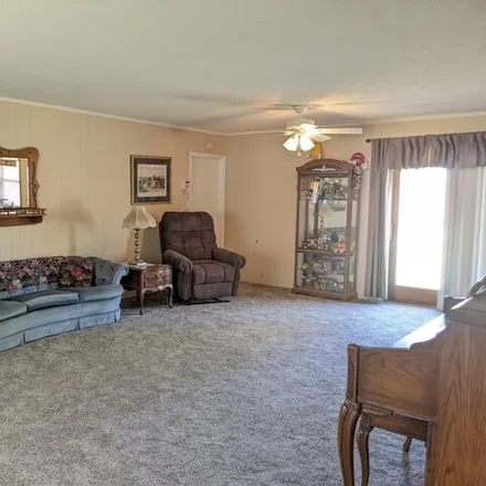 Image 6 - 242 Lakeview Drive, Independence, KS 67301, USA - House for sale