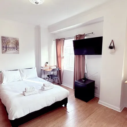 Rent this studio apartment on 495 King's Road in Lot's Village, London