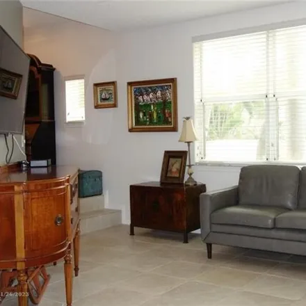 Image 4 - 1934 South Ocean Walk Lane, Lauderdale-by-the-Sea, Broward County, FL 33062, USA - Condo for sale
