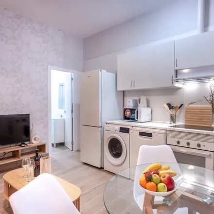 Rent this 1 bed apartment on Madrid in Vips-Ginos, Ronda de Valencia