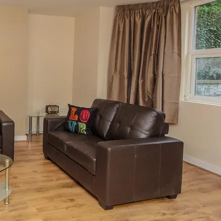 Image 3 - Ash Grove, Leeds, LS6 1HB, United Kingdom - House for rent