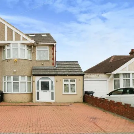 Buy this 5 bed duplex on Belvedere Avenue in London, IG5 0UH