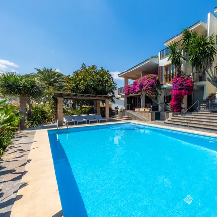 Rent this 6 bed house on Carrer de la Bitàcola in 07680 Portocristo, Spain
