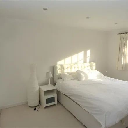 Image 4 - Angas Court, Weybridge, KT13 9BB, United Kingdom - Apartment for rent