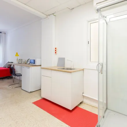 Image 4 - Carrer Lope de Vega, 60, 08005 Barcelona, Spain - Room for rent