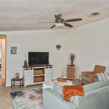 Image 3 - 15425 Crystal Lake Drive, Royal Coach Estates, North Fort Myers, FL 33917, USA - House for sale