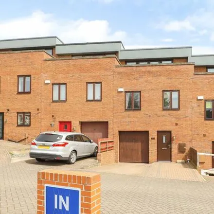 Buy this 4 bed townhouse on Green Oak Crescent in Sheffield, S17 4FZ
