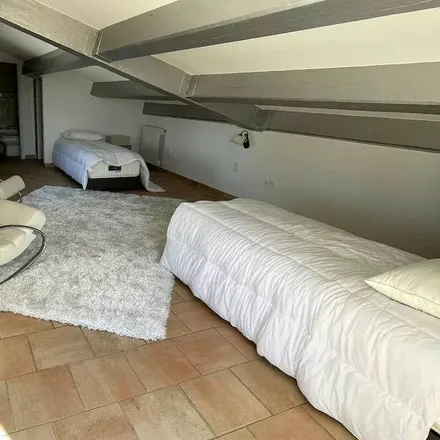 Rent this 6 bed house on 83740 La Cadière-d'Azur