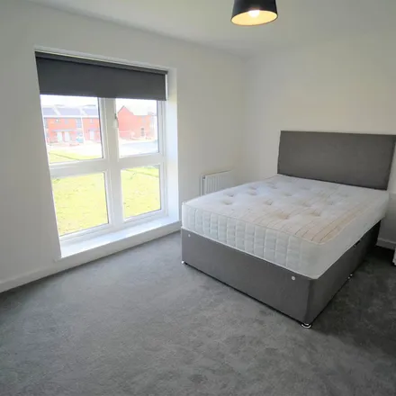 Image 2 - 10 Gifford Crescent, Stoke Gifford, BS34 6JJ, United Kingdom - Apartment for rent