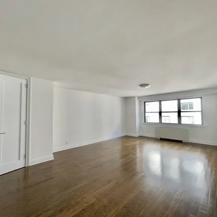 Rent this 2 bed apartment on 400 East 89th Street in New York, NY 10128