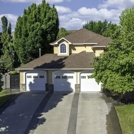 Buy this 4 bed house on 1299 Reislinger Street in Richland, WA 99352